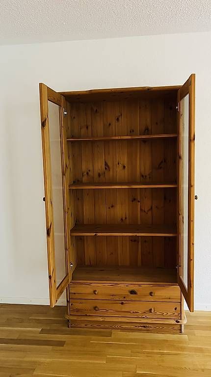 Vitrines: Vitrinenschrank – D'occasion à St.Gallen par eicatcher