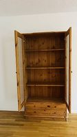 Vitrinenschrank