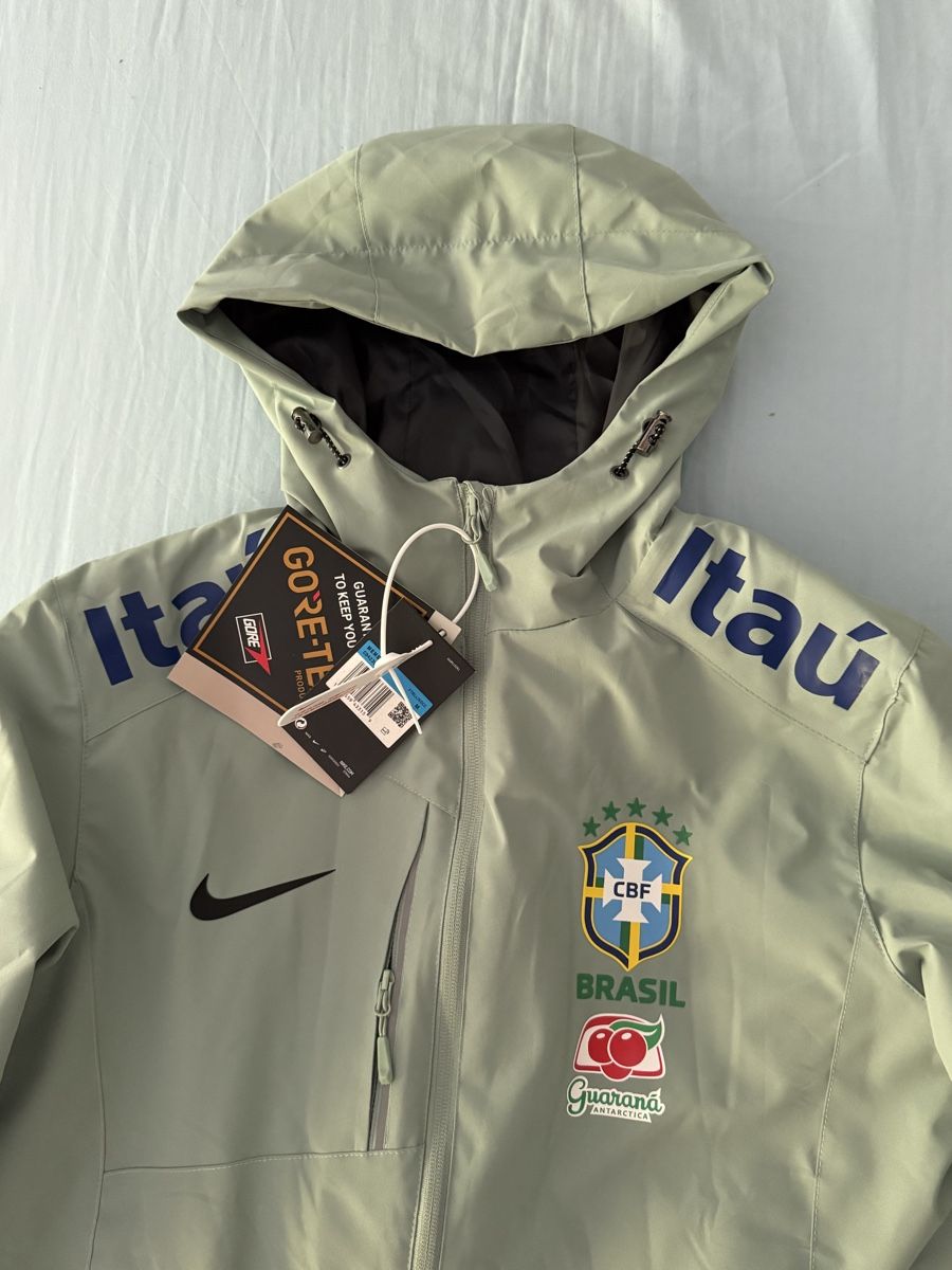 Nike Giacche: Neue Nike Brasilien Jacke – Nuovo e nell'imballaggio originale da Biel/Bienne venduto da Be_03 1