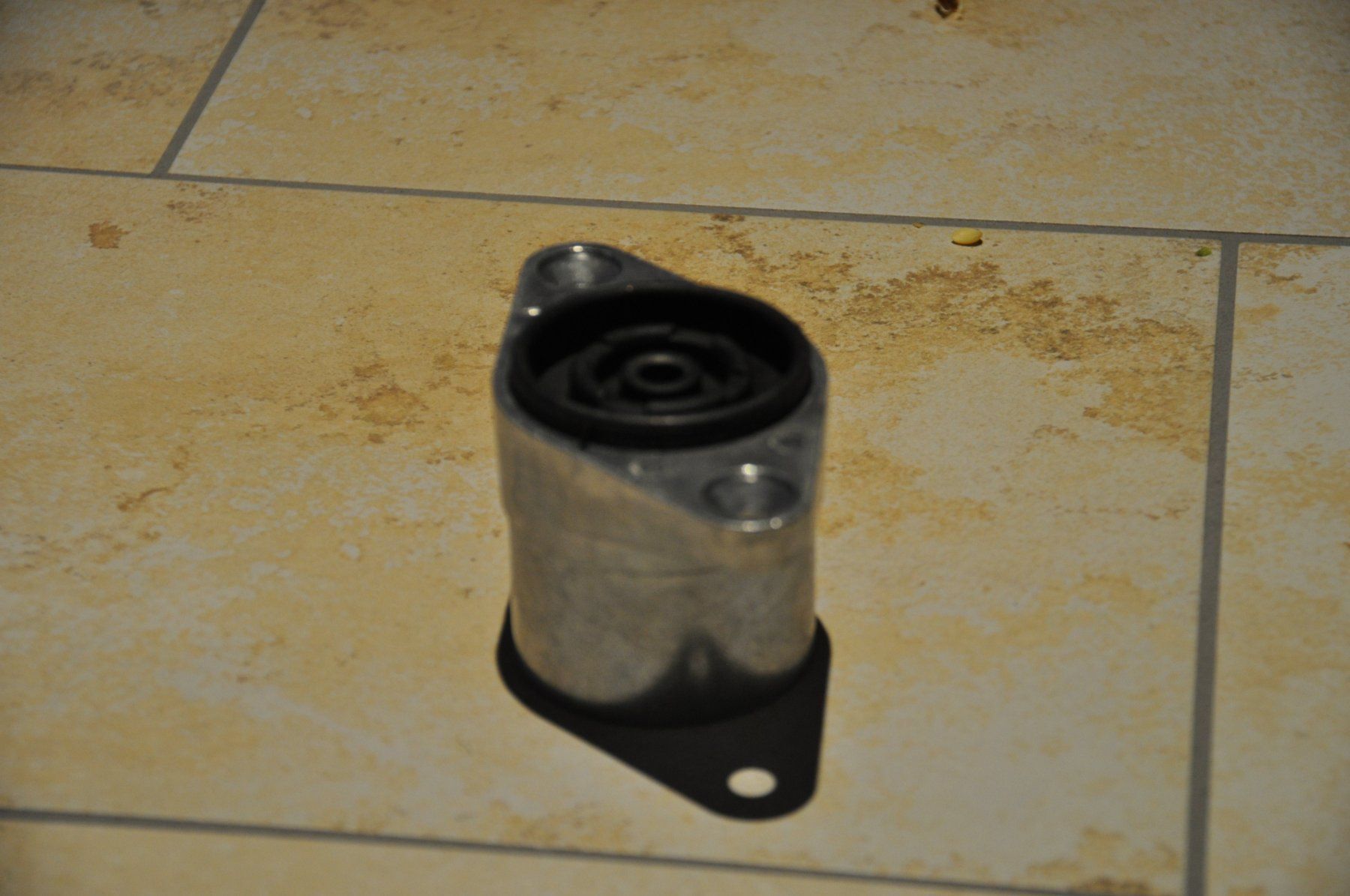 Audi Tutti pezzi di ricambio auto: 2x Domlager Hinterachse Audi A6 Passat – Nuovo e nell'imballaggio originale da Vuisternens-dt-Romont venduto da Coilover 1