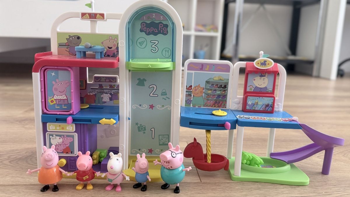 Spielzeuge: Peppa Pig playset with 5 figures good condition – Gebraucht aus Frenkendorf von Sua_p8dj