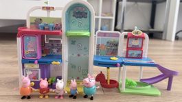 Peppa Pig playset with 5 figures good condition