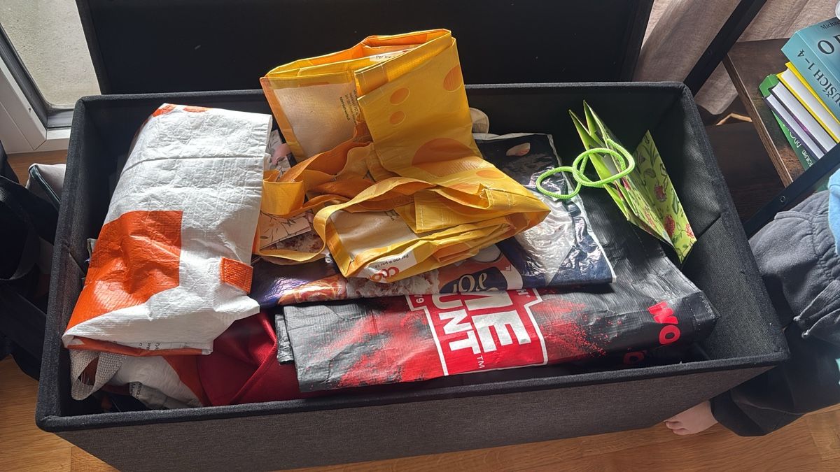Sgabelli: Grauer Hocker / Aufbewahrungsbox! – Usato da Liestal venduto da Efri33 1