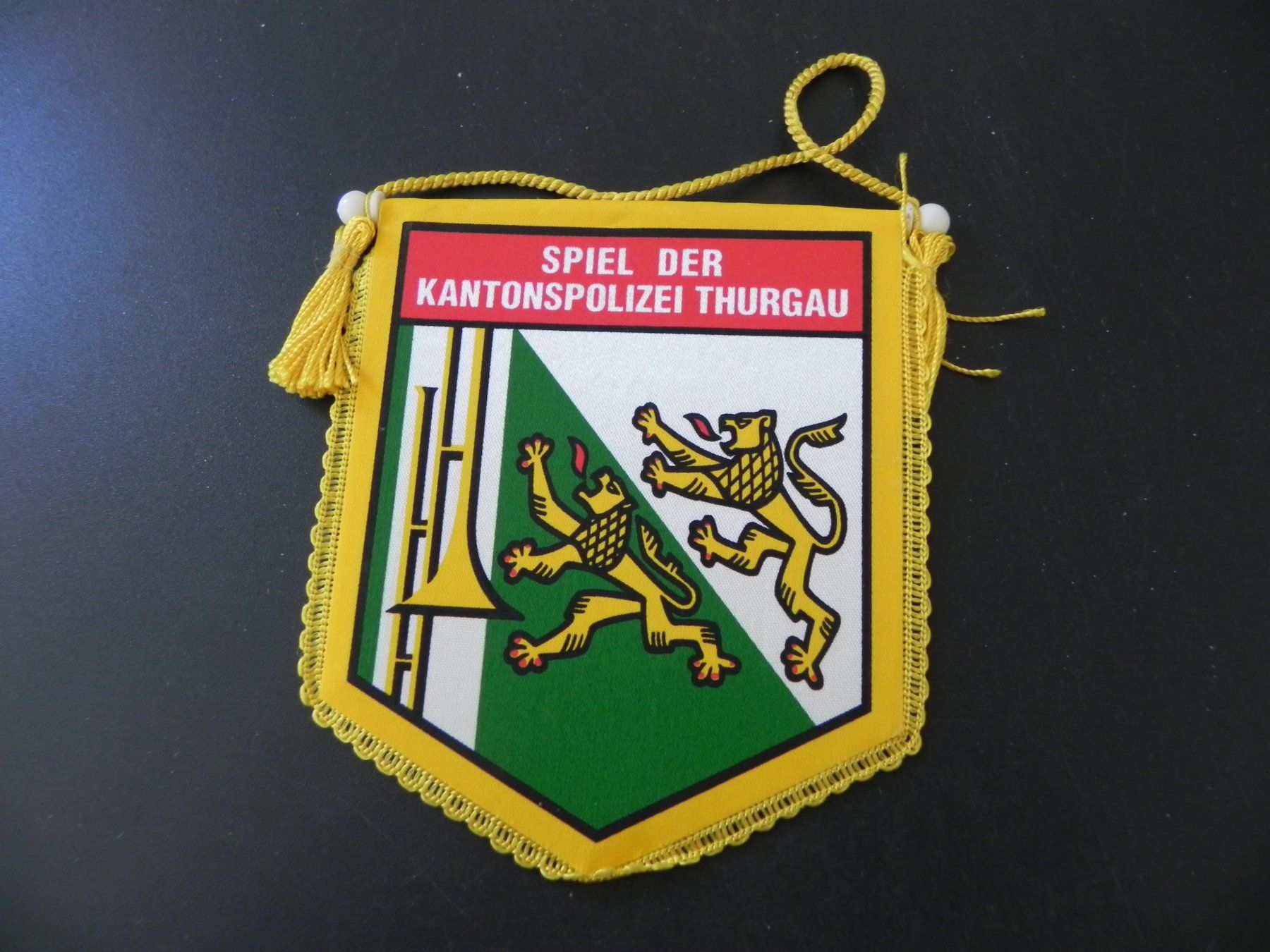 Spille & Fermagli: Alter Wimpel Spiel Kantonspolizei Thurgau – Usato da Biel/Bienne venduto da Gogolozi 1