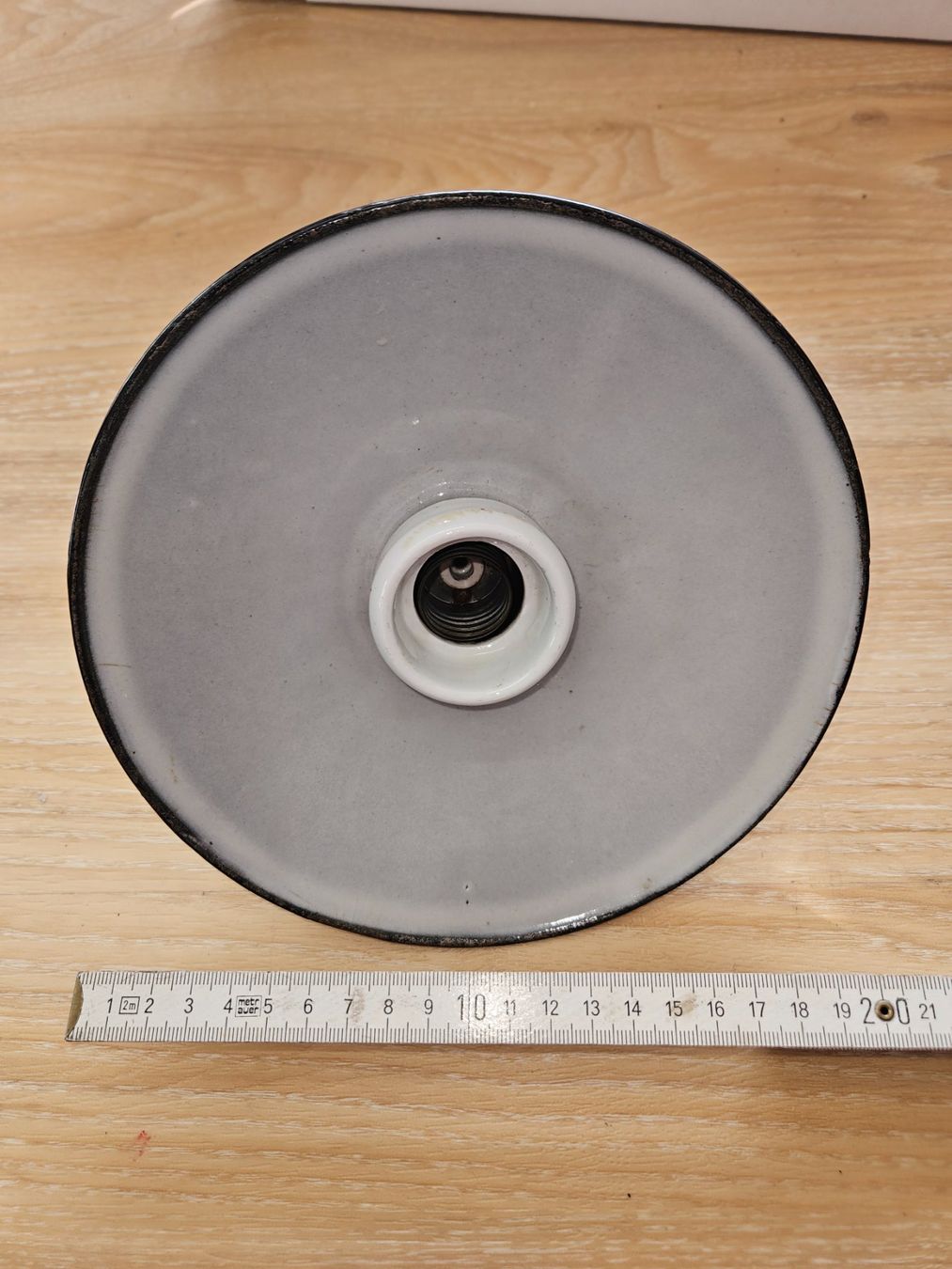 Lampade: Antike Stall-Lampe Deckenlampe (emailliert) – Usato da Münchwilen AG venduto da pel_y9jx 1