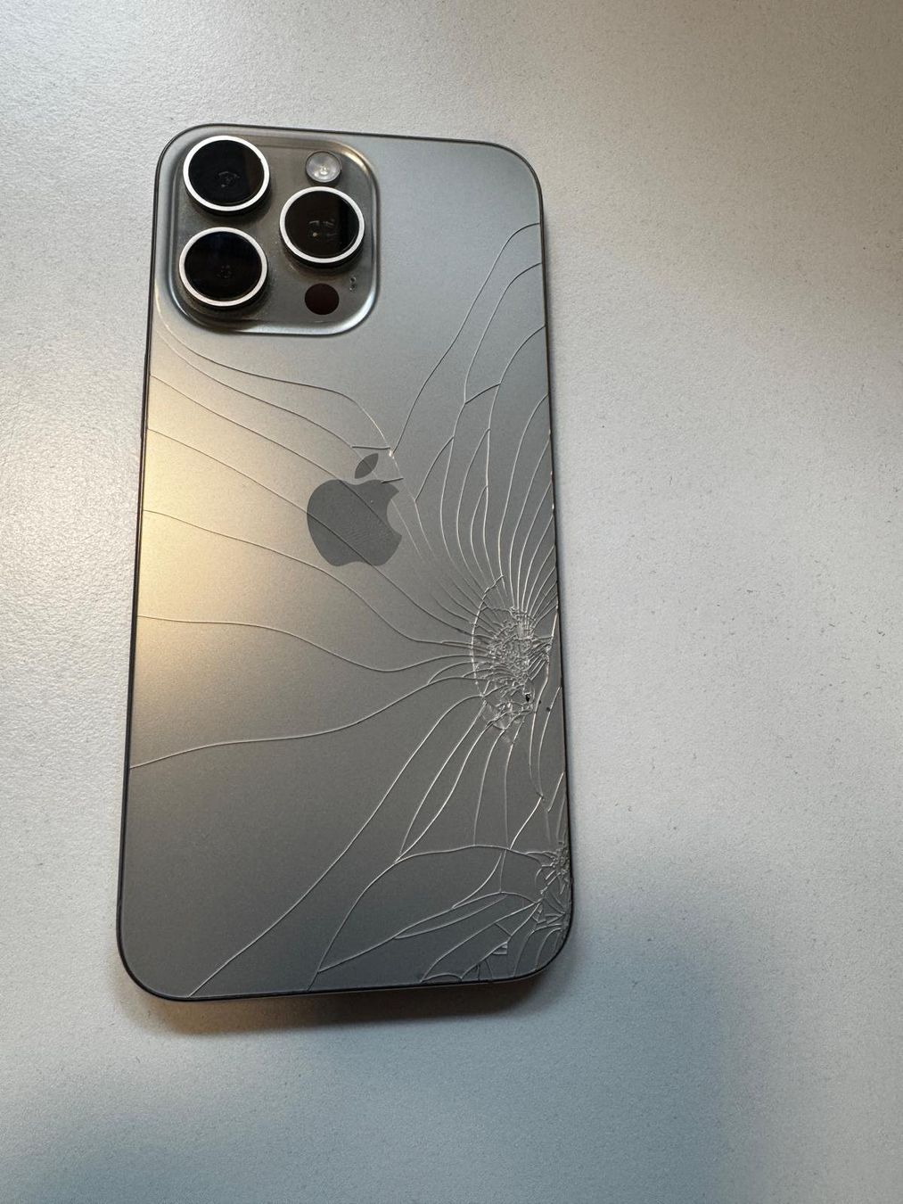 Apple Handys / Smartphones: iPhone 15 Pro Max 1 TB, Natural Titanium, 87% Batterie – Gebraucht aus Scherz von BiosHealth 1
