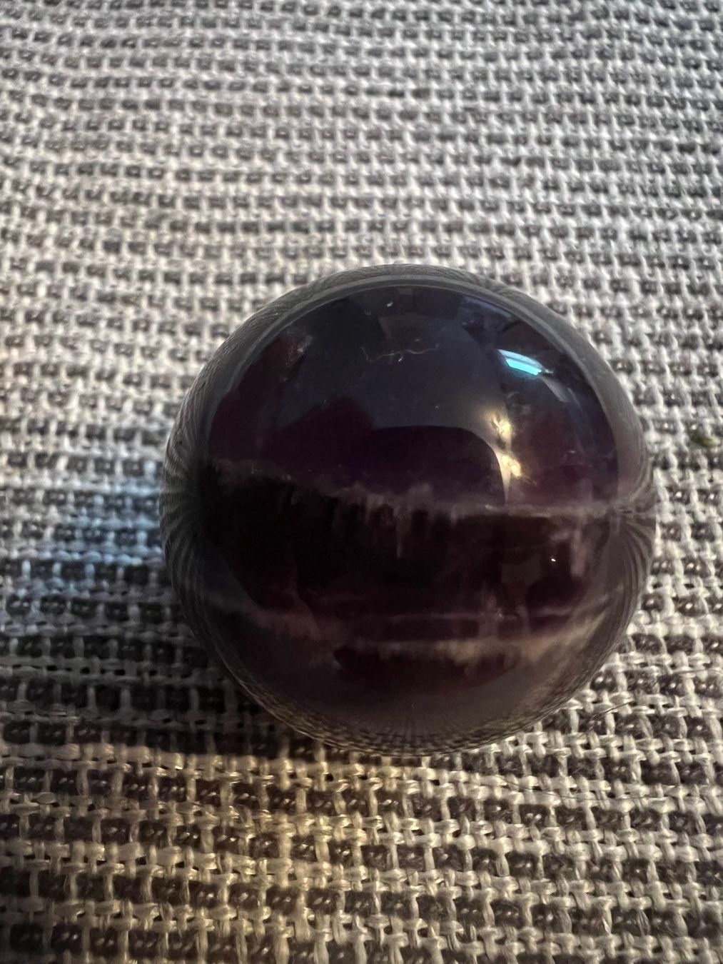 Minéraux & Lithothérapie: BOULE D'AMETHYSTE – D'occasion à Epautheyres par Pyclas