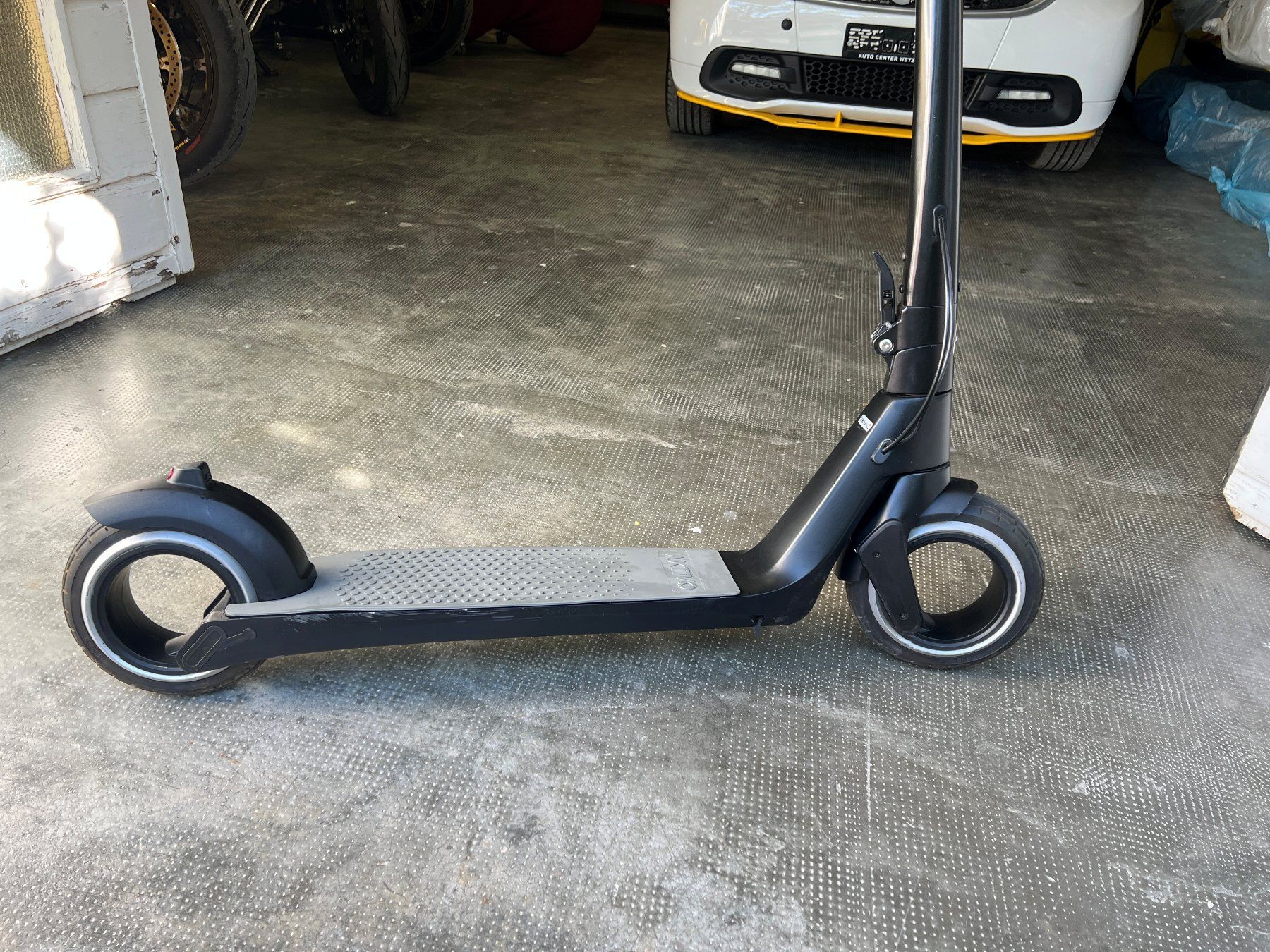 Scooters: Trottinette éléctrique sans batterie – Défectueux à Le Landeron par Pimsss