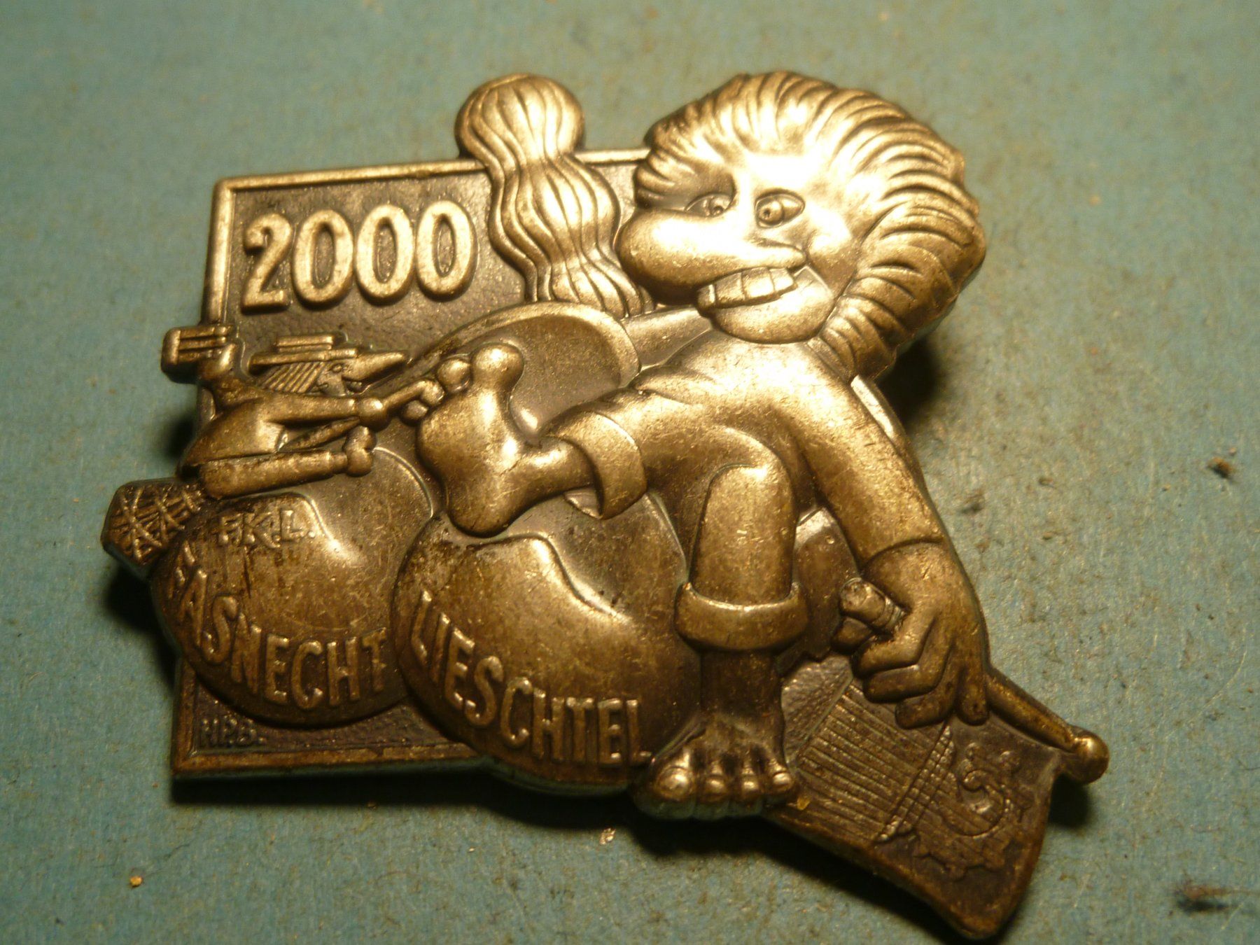 Placchette & Badge: LIESCHTEL 2000 SILBER – Usato da Ried (Muotathal) venduto da Mandarin02