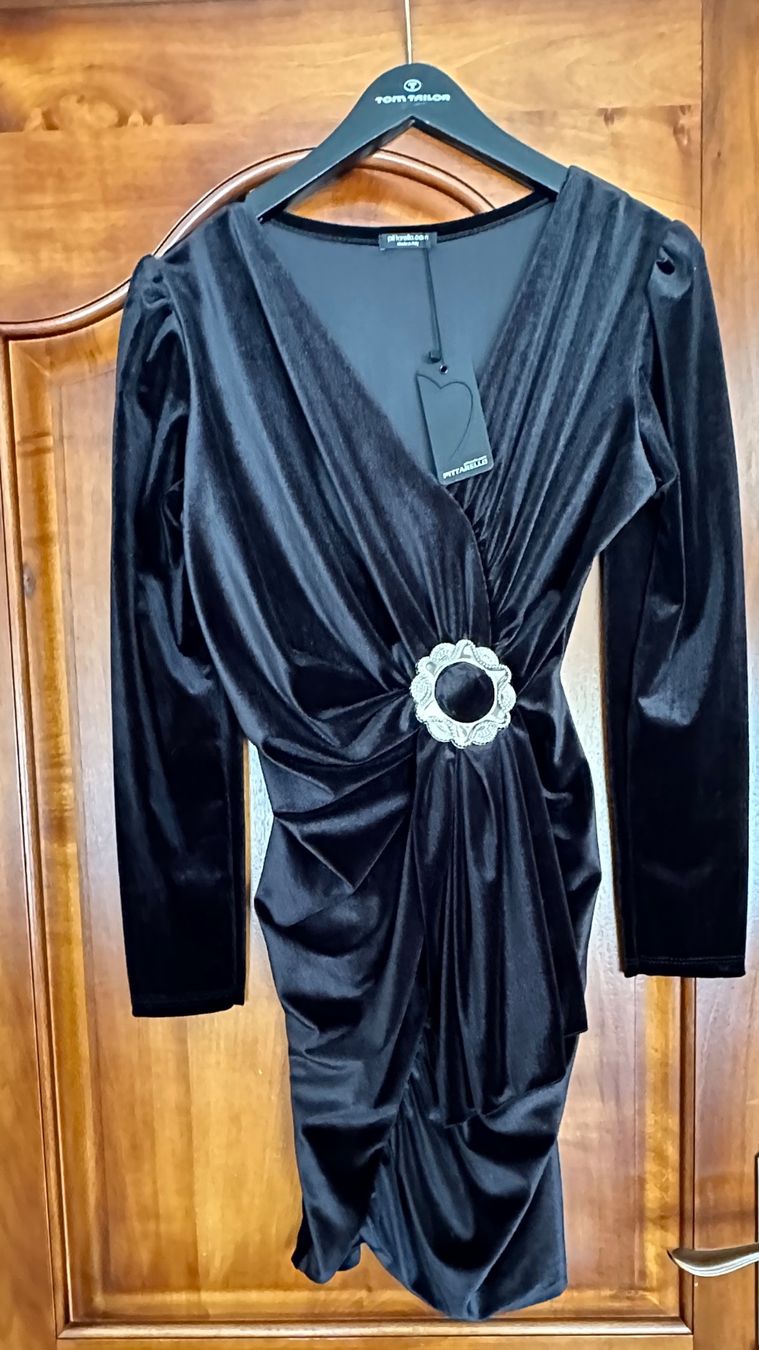 Kleider: Elegantes Samtkleid mit Gürtel Gr. M, Schwarz, Festlich – Neu (gemäss Beschreibung) aus Menziken von cla_8qfq 3