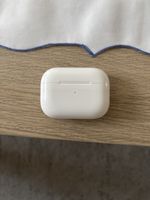 Ladehülle Apple AirPods Pro weiss Zustand gebraucht