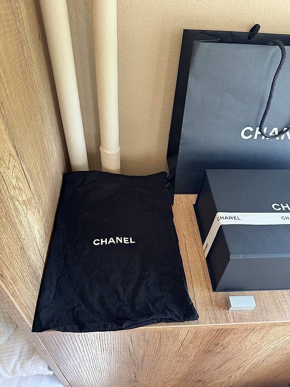 Borse: Chanel Luxus-Geschenkbox + Staubbeutel & Tragetasche  – Usato da Emmetten venduto da kel_982x 2