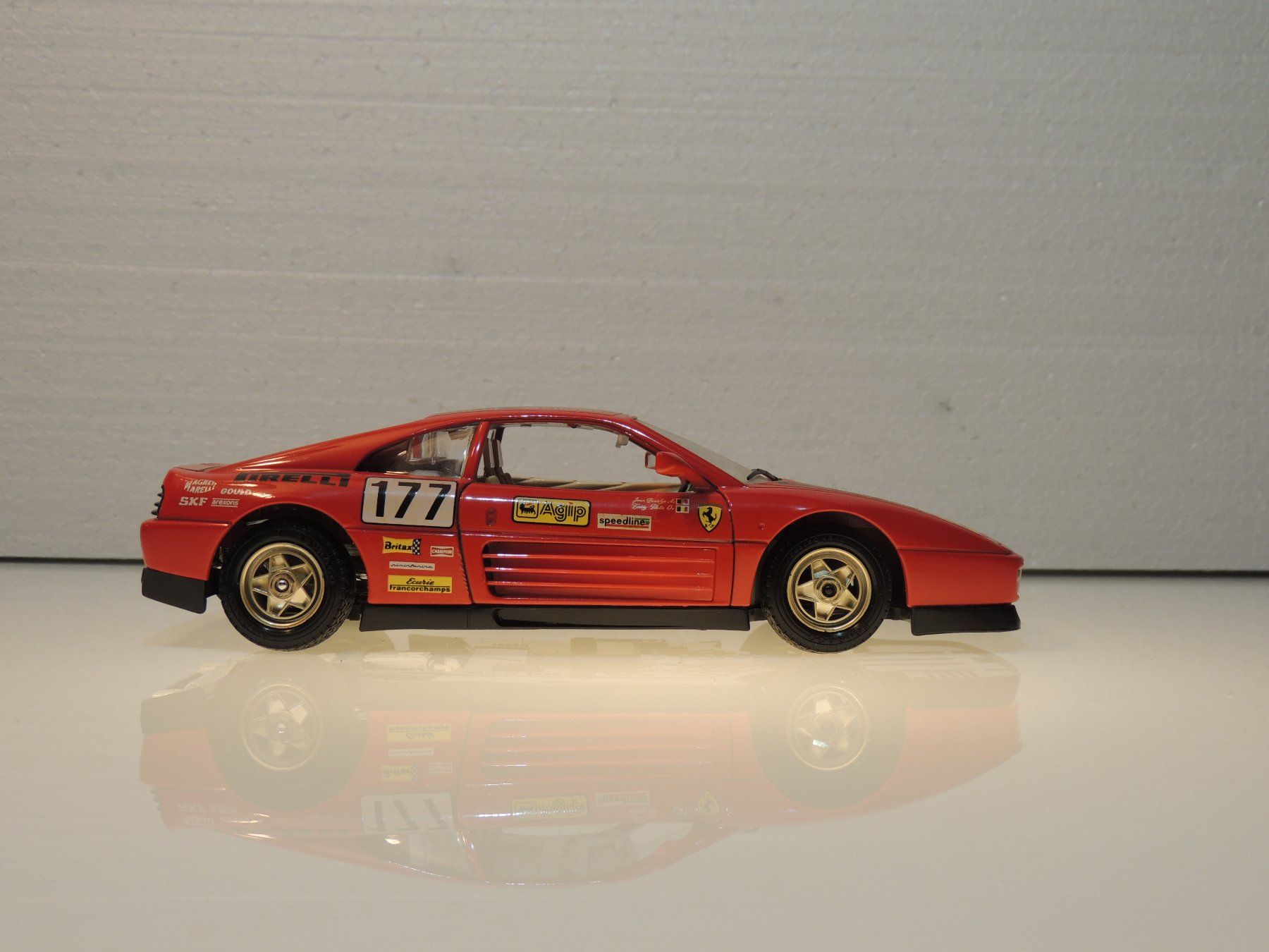 Bburago Modellautos: BBurago Ferrari 348 TB Evo.1989 Rot 1:24 – Gebraucht aus Corminboeuf von corbay 2
