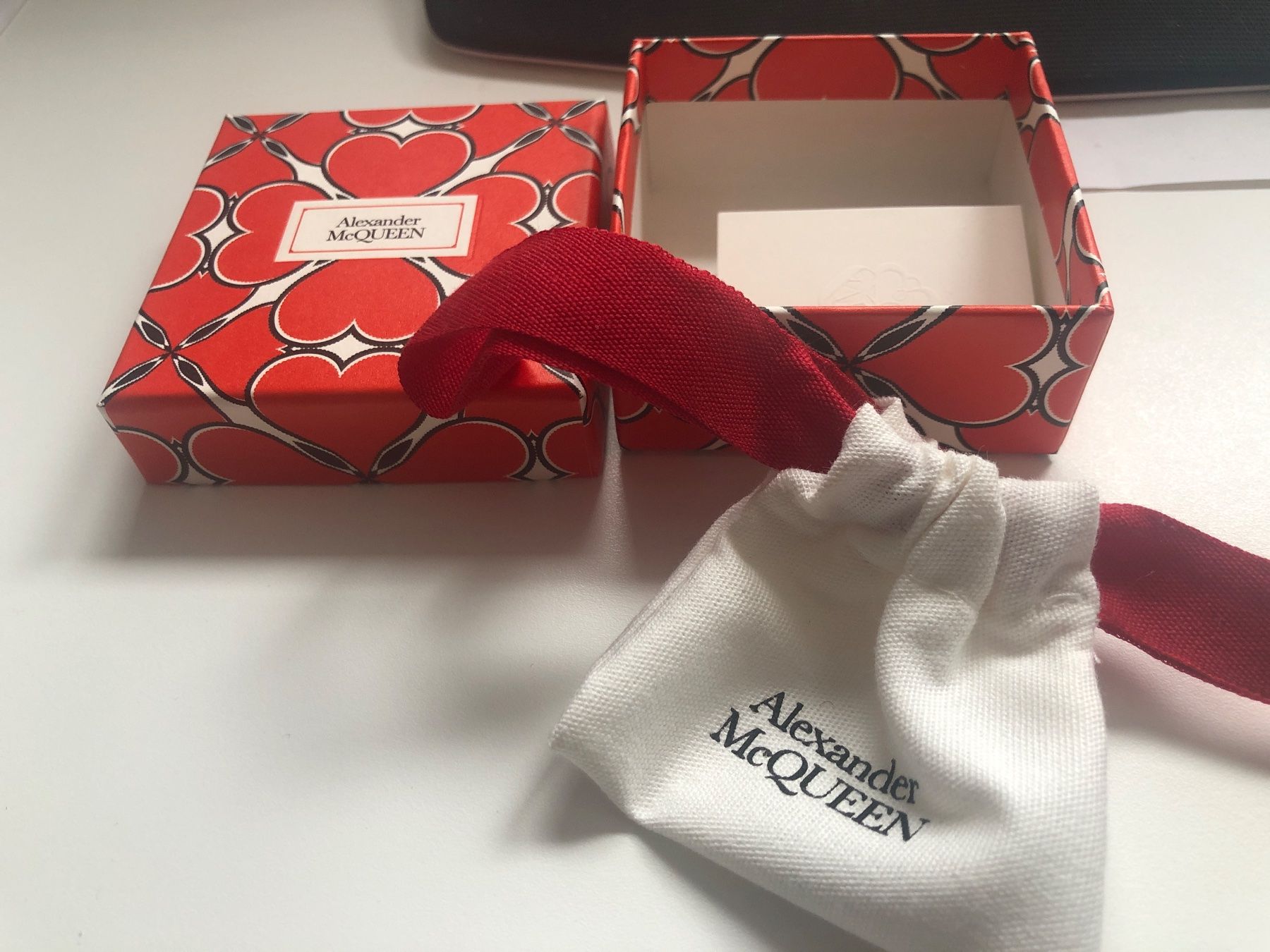 Ciondoli: Alexander McQueen Anhänger Silber T neu – Nuovo e nell'imballaggio originale da Koblenz venduto da Ivy_Belle 1