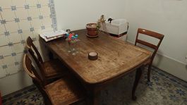 Massiver Holztisch (Ausziehbar)  mit 4 Stühlen Vintage