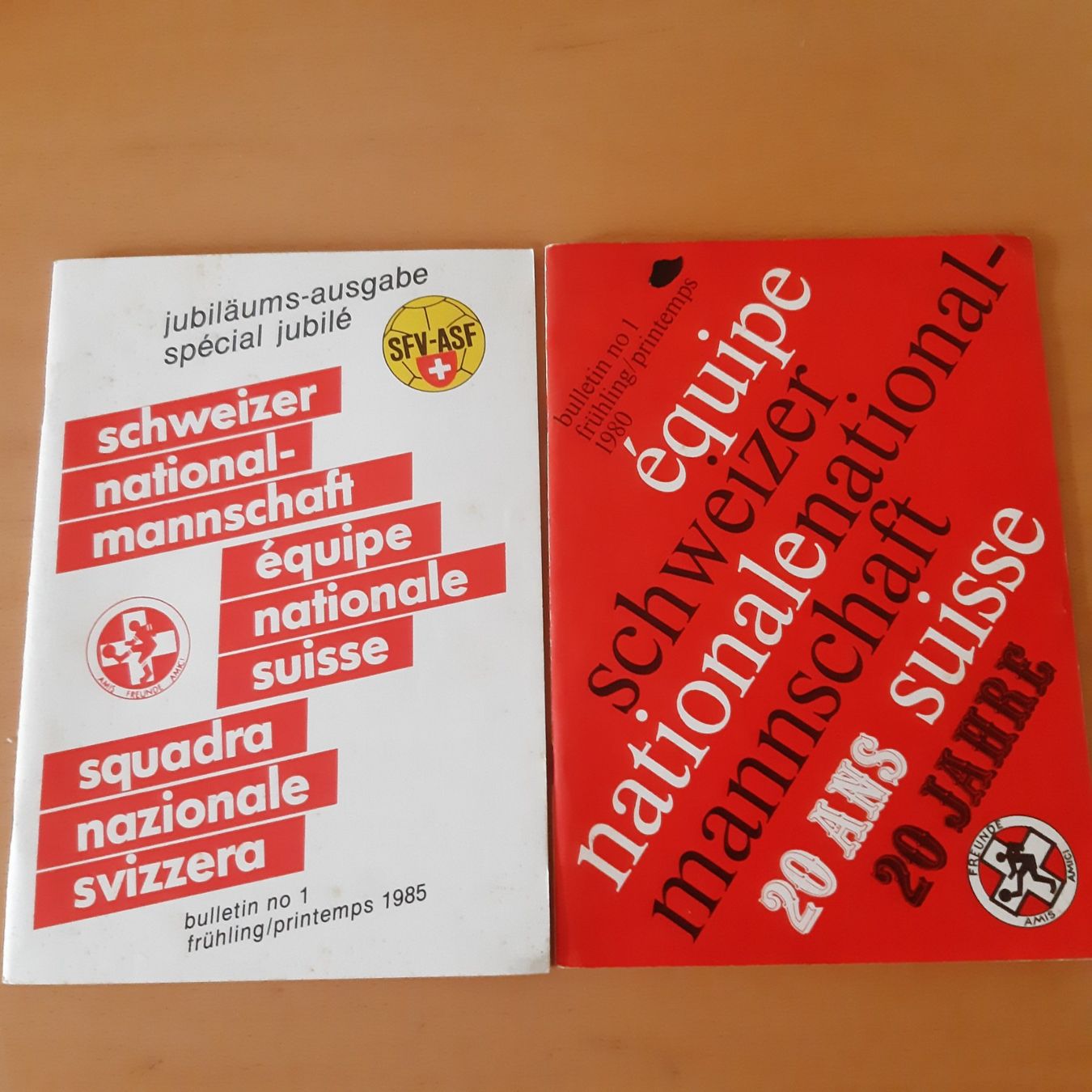 Zeitschriften & Magazine: Schweizer Nationalmannschaft 2 Hefte von 1980 & 1985 – Gebraucht aus Ittigen von Footygol