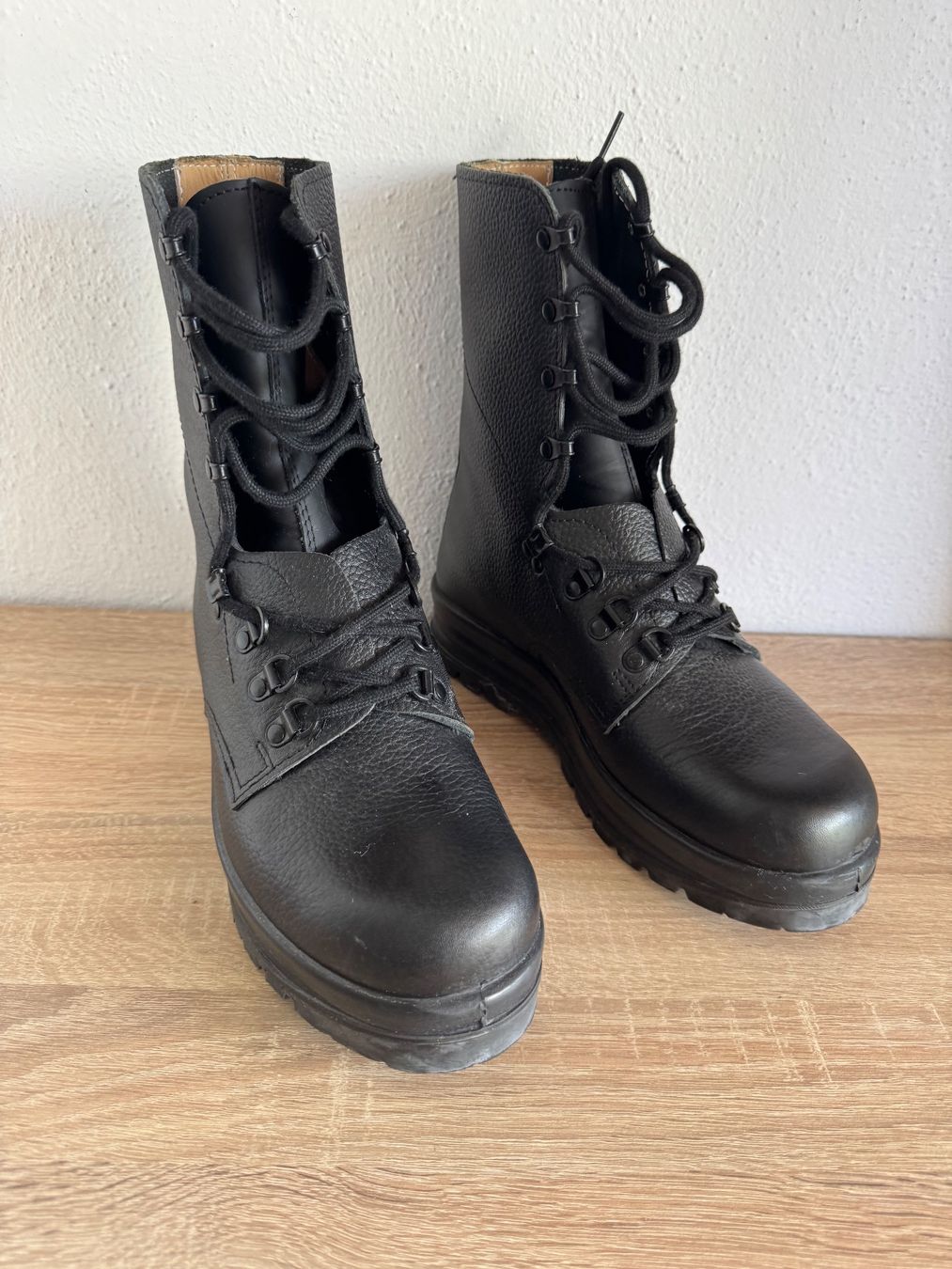 Schweizer Armee Scarpe da uomo: Kampfstiefel / Schweizer Armee Gr 42 Neu – Usato da frauenfeld venduto da pipi018