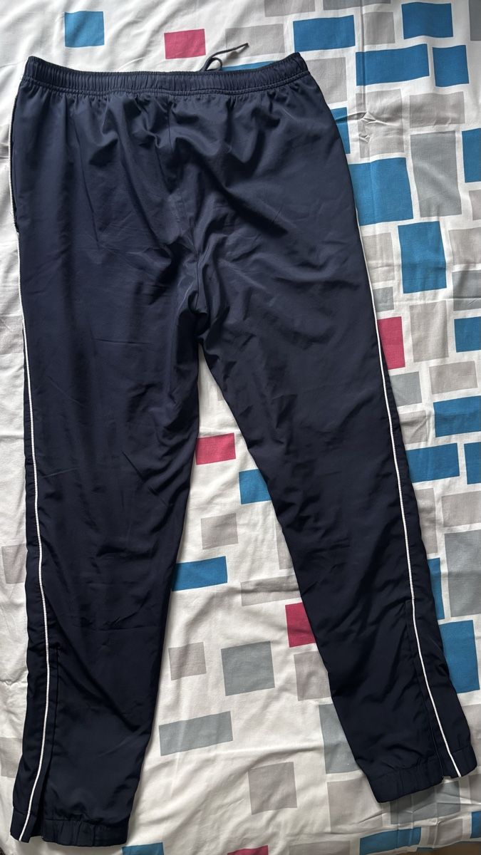Kleiderpakete & -sets: Vêtements jeans pull gants  – Gebraucht aus Lausanne von volkenito 1