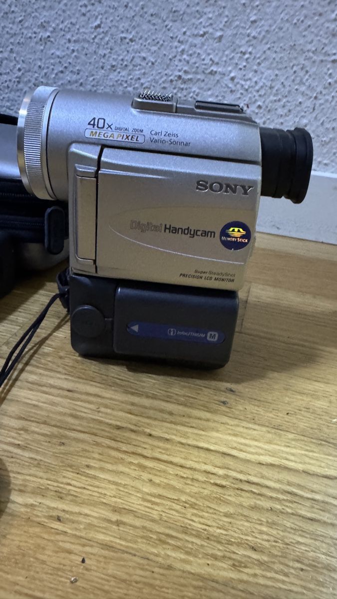 Sony Videocamere: Sony Handycam DCR-PC100E Camcorder  – Usato da Zürich venduto da beli_30 4