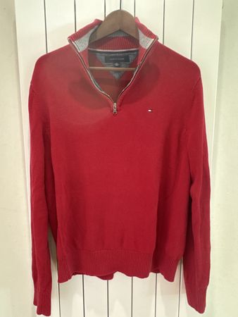Pull Tommy Hilfiger Rouge, Taille M, parfait pour l'hiver
