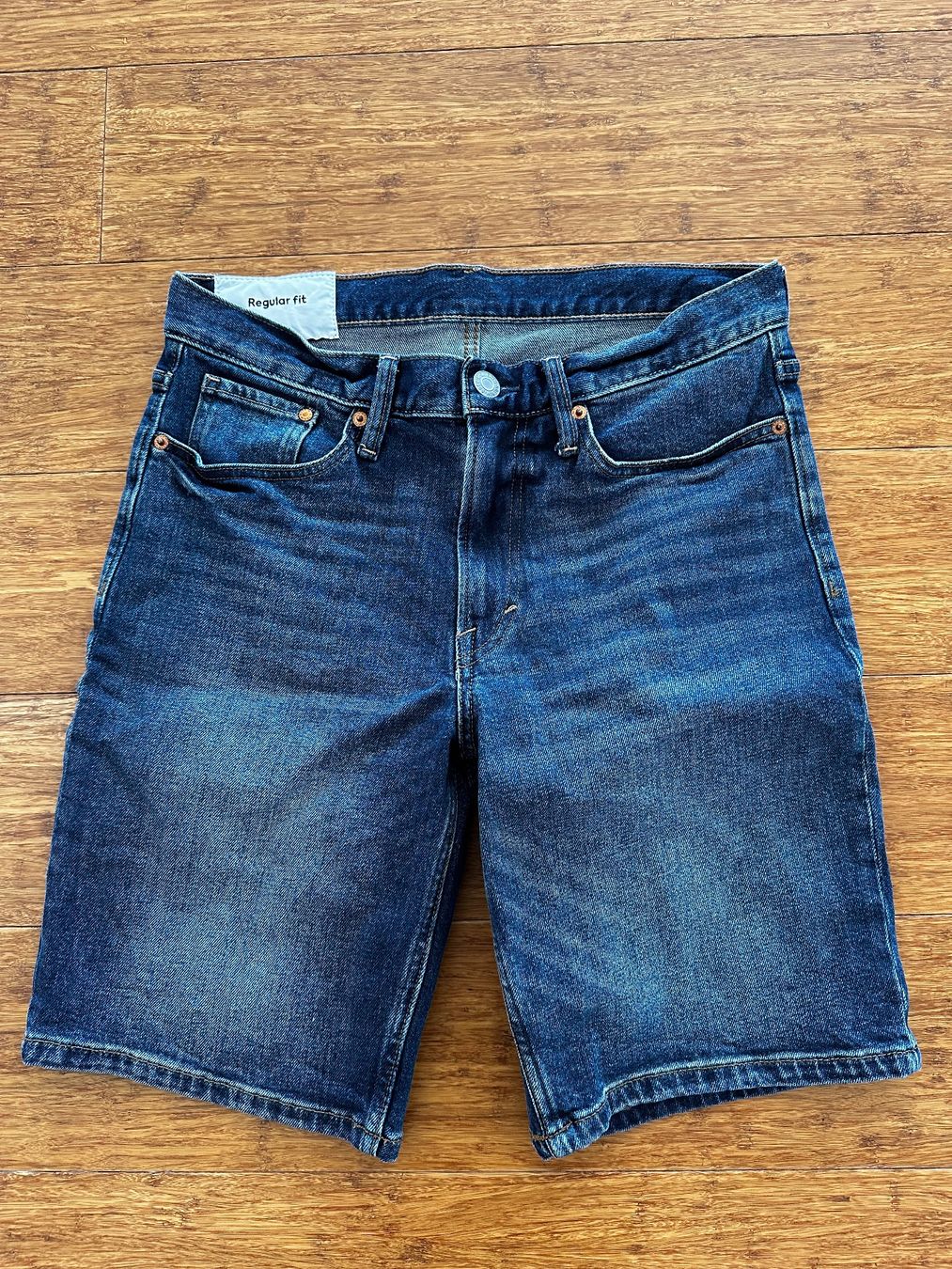 H&M Pantaloni: H&M Jeans Shorts Regular Fit Gr. 29 – Usato da Zürich venduto da karsumpel11