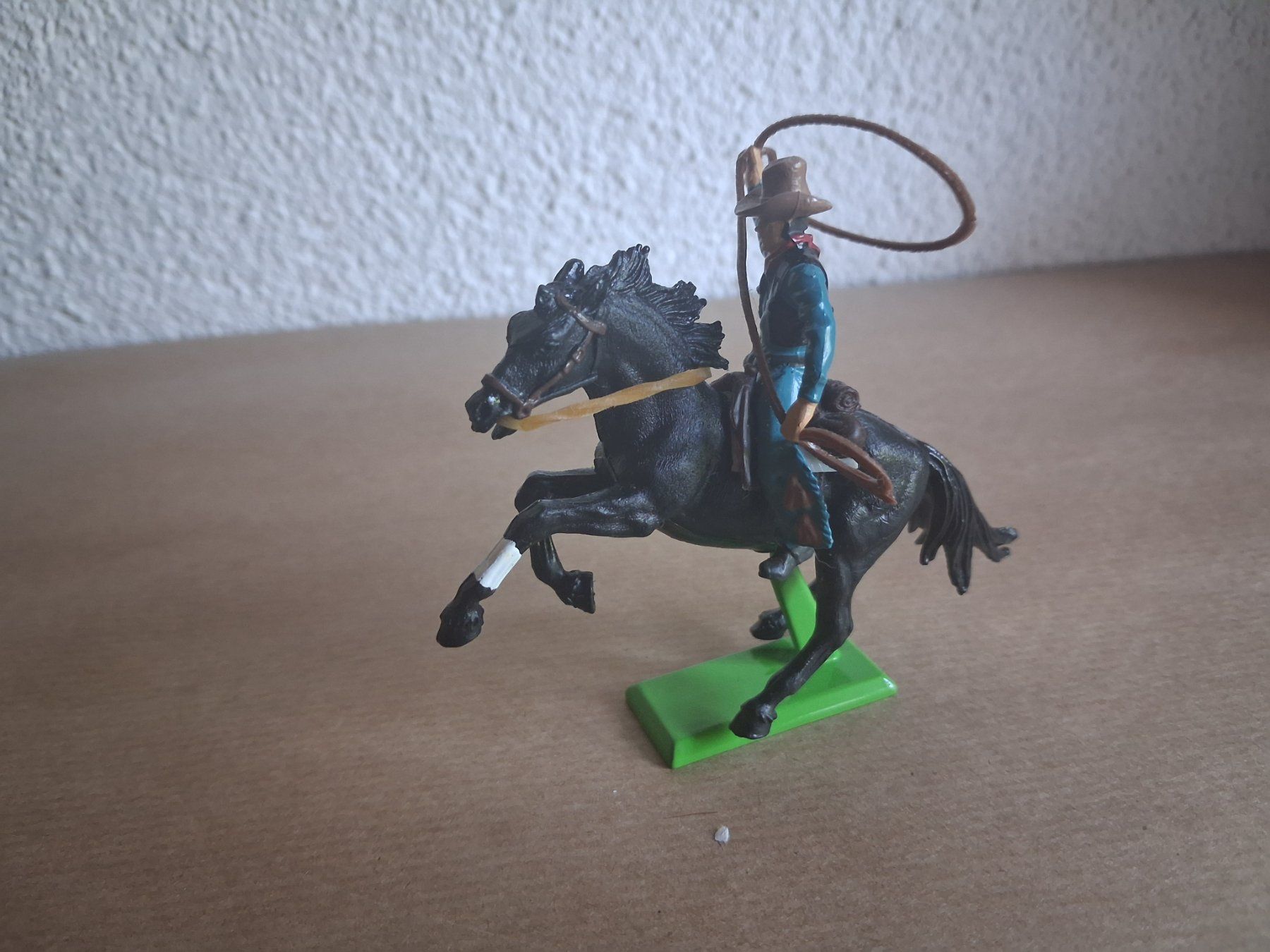 Britains Giocattoli: 4 Britains LTD 1971 Cowboy & Indianer. Ab 1.- – Usato da Hagendorn venduto da siwasi3 1