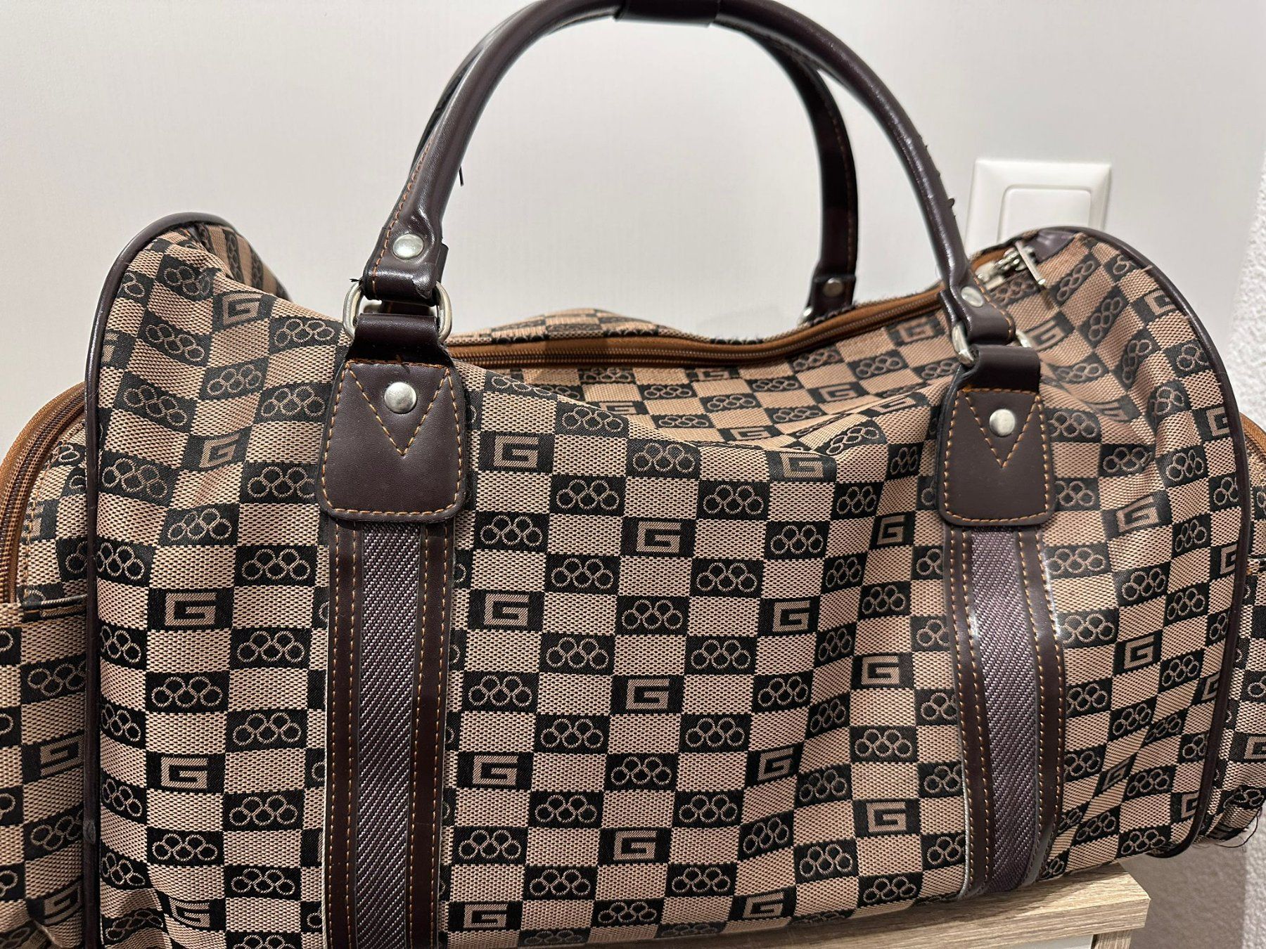 Taschen: Reisetasche - Farbe braun - Gratisversand – Neu (gemäss Beschreibung) aus winterthur von Ricardorounen