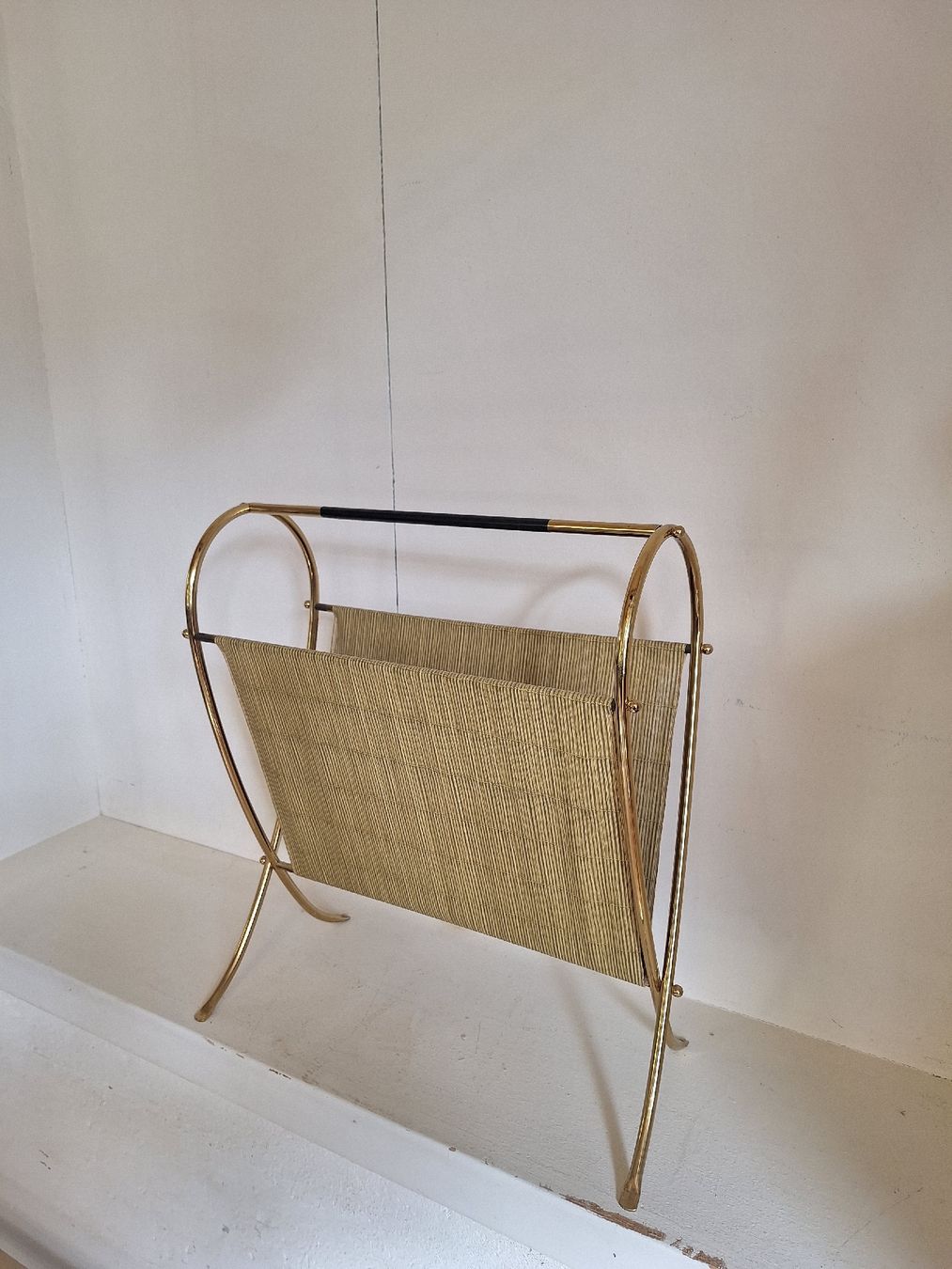 Altro per la casa: Mid Century Zeitungsständer – Usato da Urtenen-Schönbühl venduto da Atelier21_bern