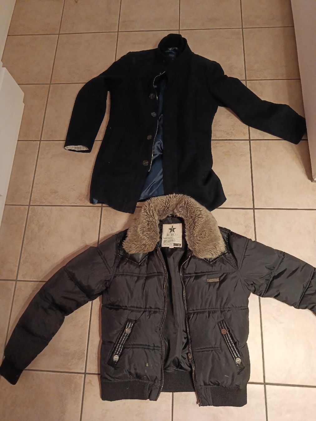 Jacken: 2 jacken  – Gebraucht aus Unterlunkhofen von kha_wr95
