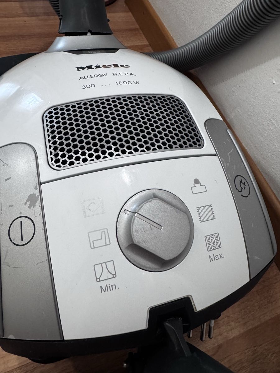 Miele Aspirateurs & Accessoires: Staubsauger Miele  – D'occasion à Mönchaltorf par gol_pg75 1