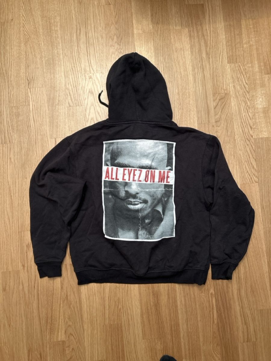 Maglioni & Felpe: Schwarzer Tupac 2Pac Kapuzenpullover Hoodie Grösse S – Usato da Luzern venduto da ThrowbackVintage 1