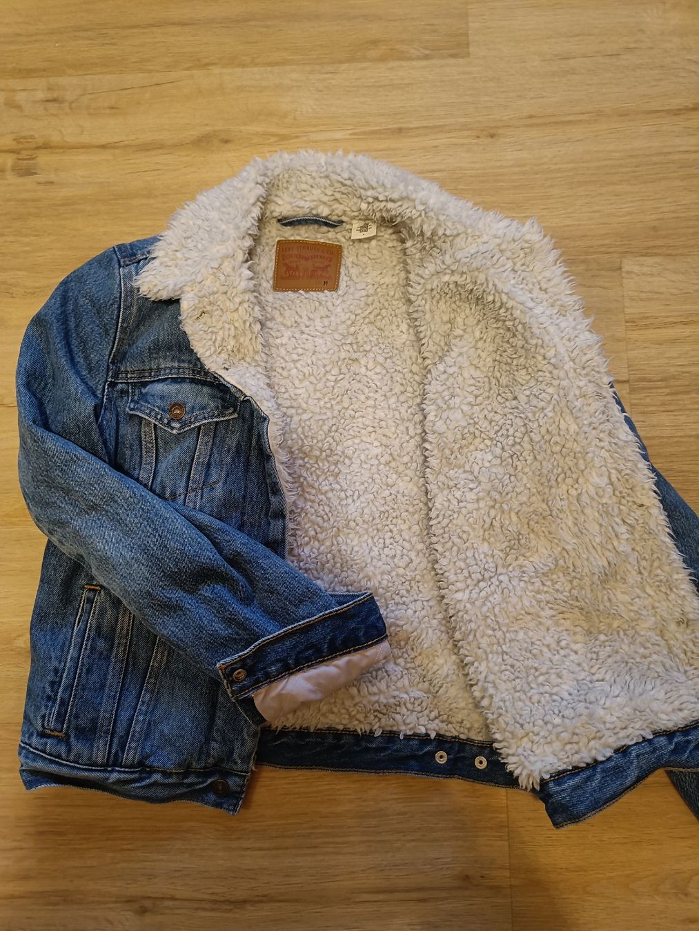 Levi's Giacche: Levi's Jeansjacke mit Teddyfutter blau Grösse M – Usato da Linden venduto da minisina1997 1