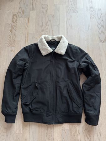 Hollister Jacke schwarz mit Fellkragen neuwertig