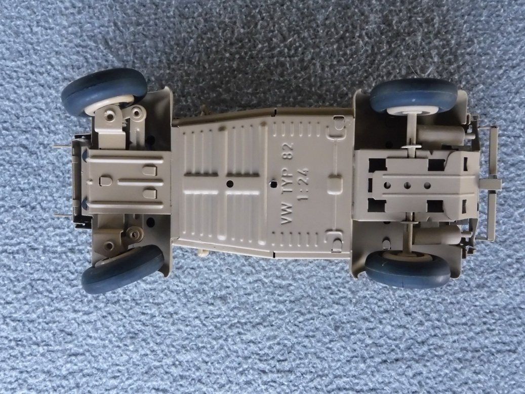 Modellbausätze & Standmodelle: VW-82 Kubelwagen 1/24 Gonio – Defekt aus Les Genevez JU von cnegri 8