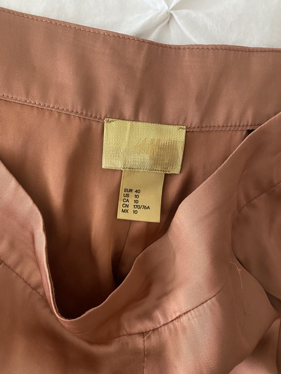 Pantaloni: Shorts doré EUR 40 bon état – Usato da Genève venduto da lejardindesvetements 1