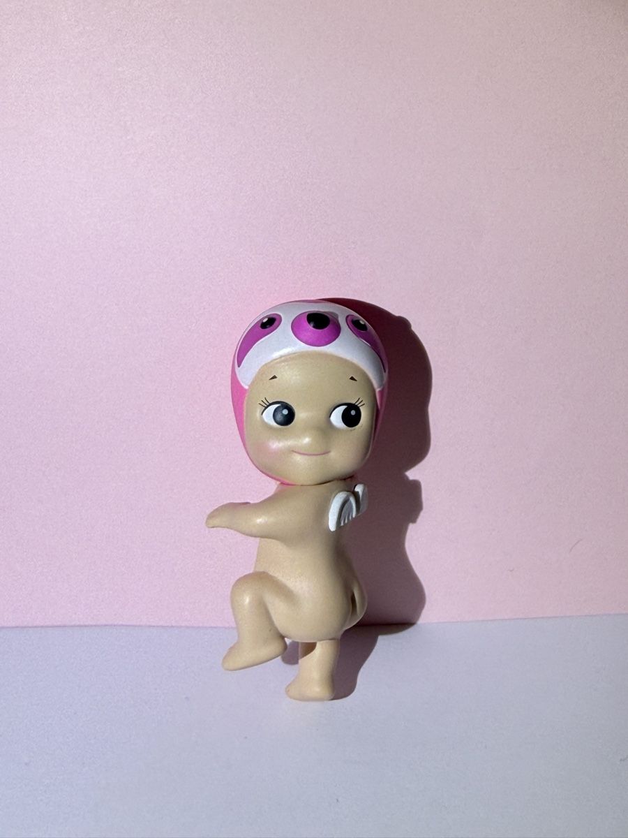 Sonny Angel Statuette: Official Sonny Angel - Looking Back Series – Usato da Les Avanchets venduto da ang_qqx6
