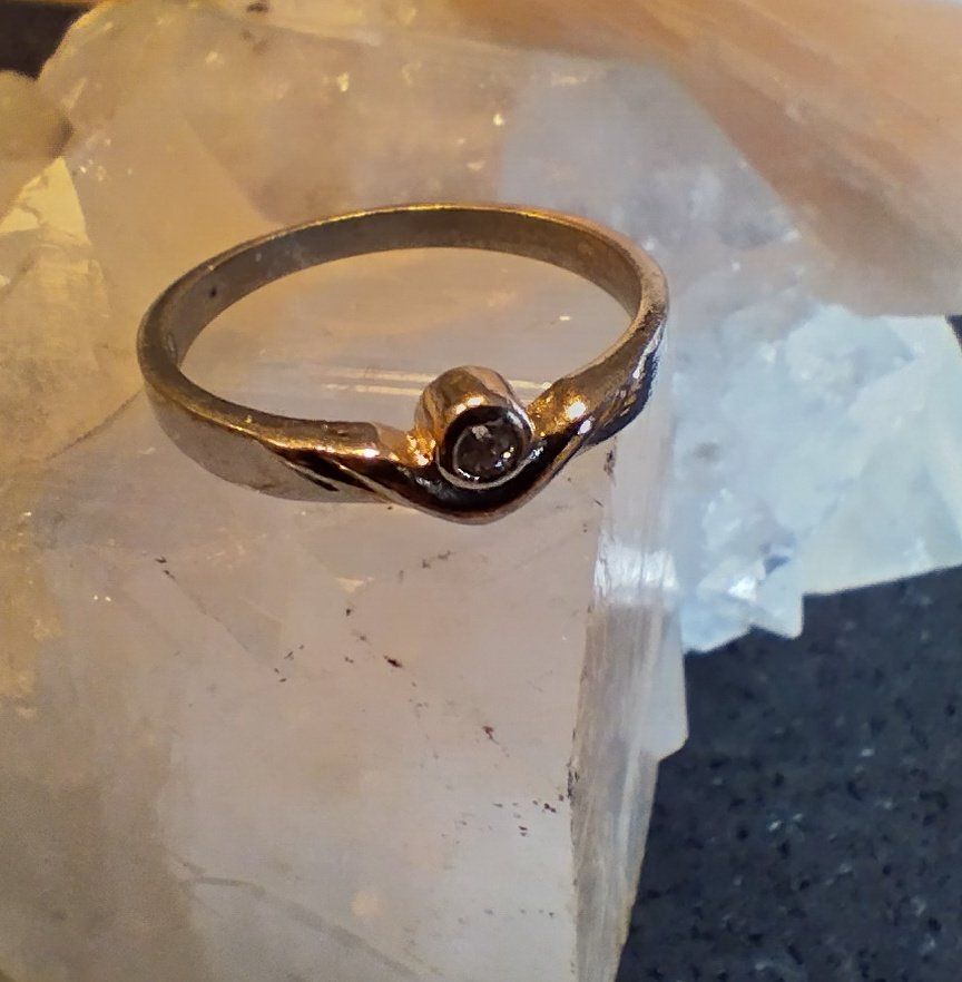 Ringe: RING MIT KLEINEM STEIN IN 925 SILBER – Gebraucht aus Romanshorn von Stubsinator