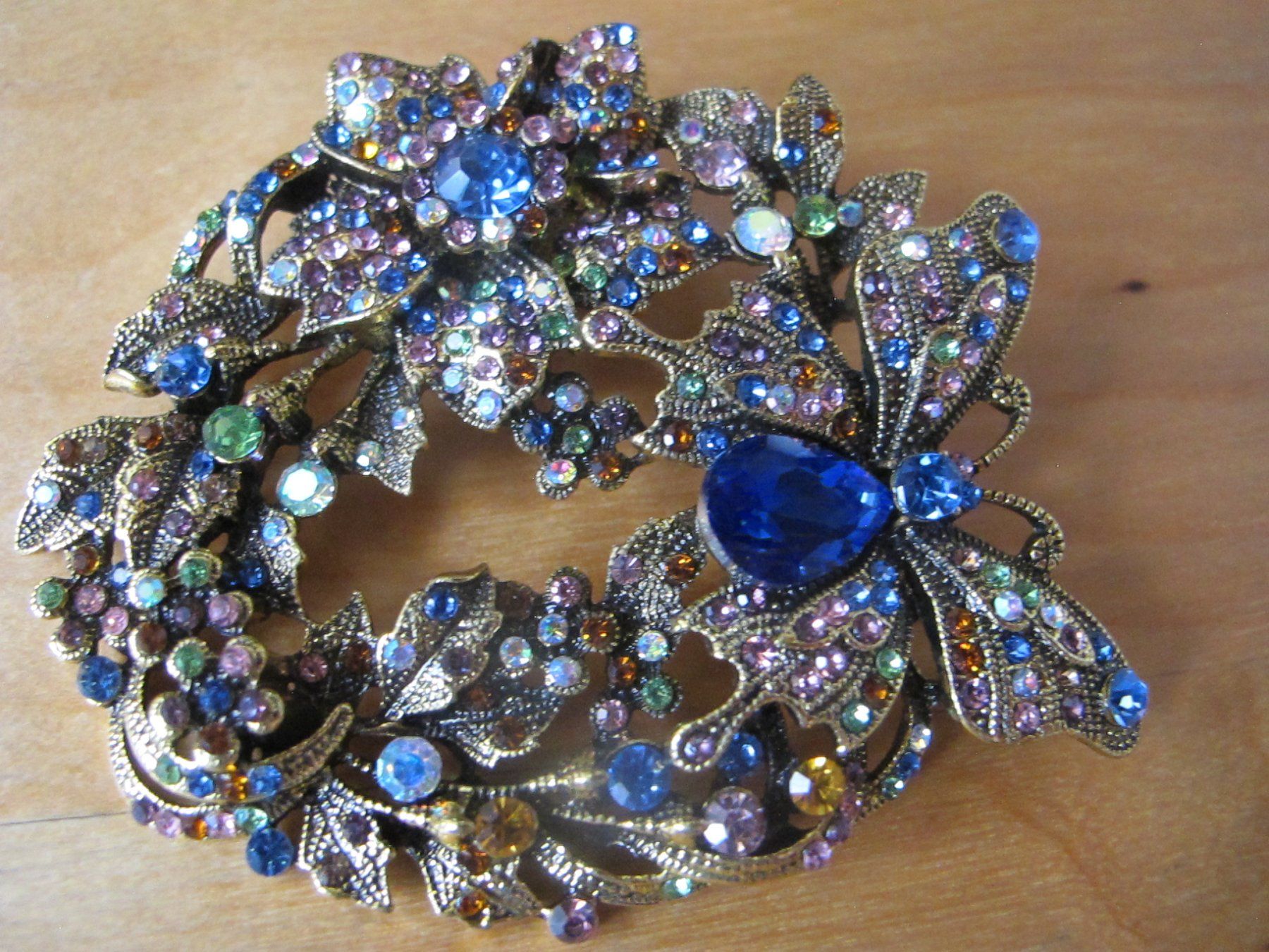 Broches & Aiguilles: Wunderschöne  grosse Brosche mit Strasssteinen, neu – Neuf (Voir description) à Löhningen par Chimae67 1