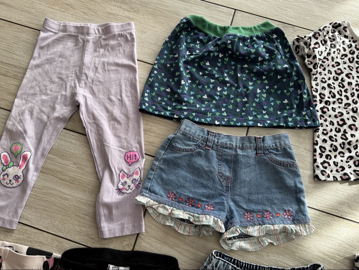 Lotti & Set di vestiti: Kleidungspaket Mädchen, Grösse 122 – Usato da Gelterkinden venduto da Familienferien 3