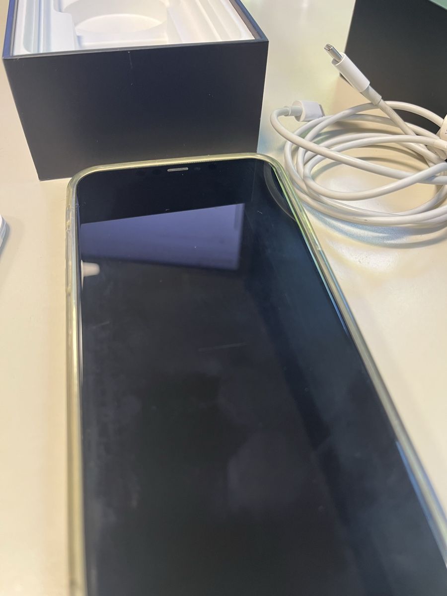 Apple Telefoni cellulari / Smartphones: iPhone 11 Pro Max - 256GB - batterie neuve – Usato da Neuchâtel venduto da jeromecurty