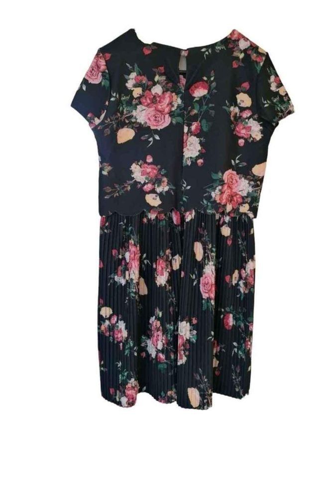 Vestiti: Kleid mit Blumenmuster Gr. 40 / L – Usato da Nänikon venduto da Manta87 1