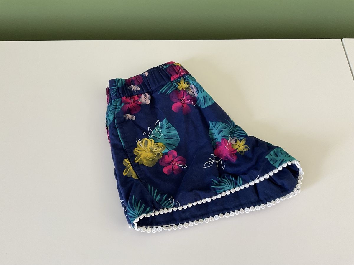 Esprit Pantaloni: Short Mädchen Esprit Gr.128 – Usato da Pfäffikon ZH venduto da Ben0707 2
