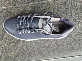 Neuer Golfschuh