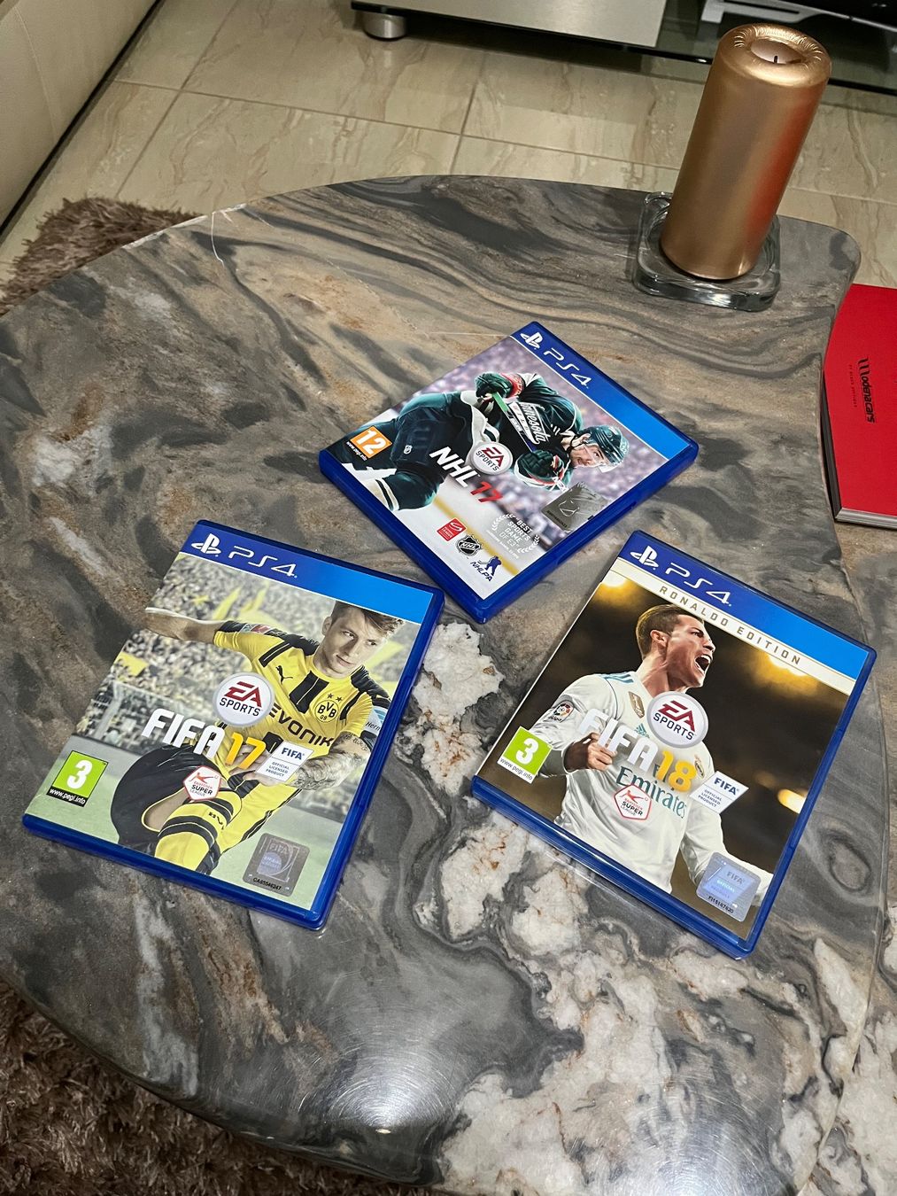 Sony Giochi: FIFA 17 & FIFA 18 + NHL 2017 PS4 – Usato da Genève venduto da Beyond-Time-Geneve