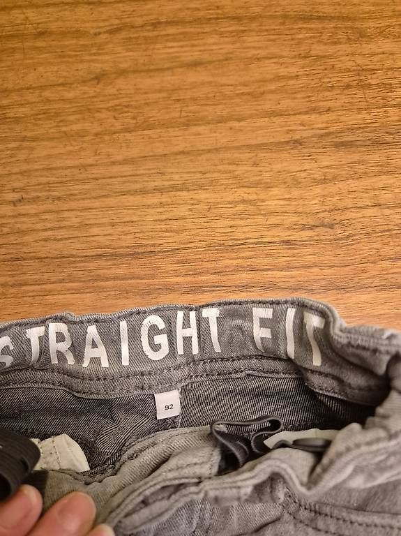 Pantaloni: Hose Grösse 92, graue Jeans – Usato da Zürich venduto da RaffaelaT 1
