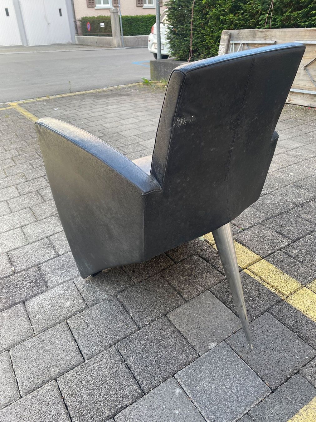 Poltrone: Schwarzer Strack Designer Ledersessel – Usato da Zürich venduto da projektkinderwagen 1
