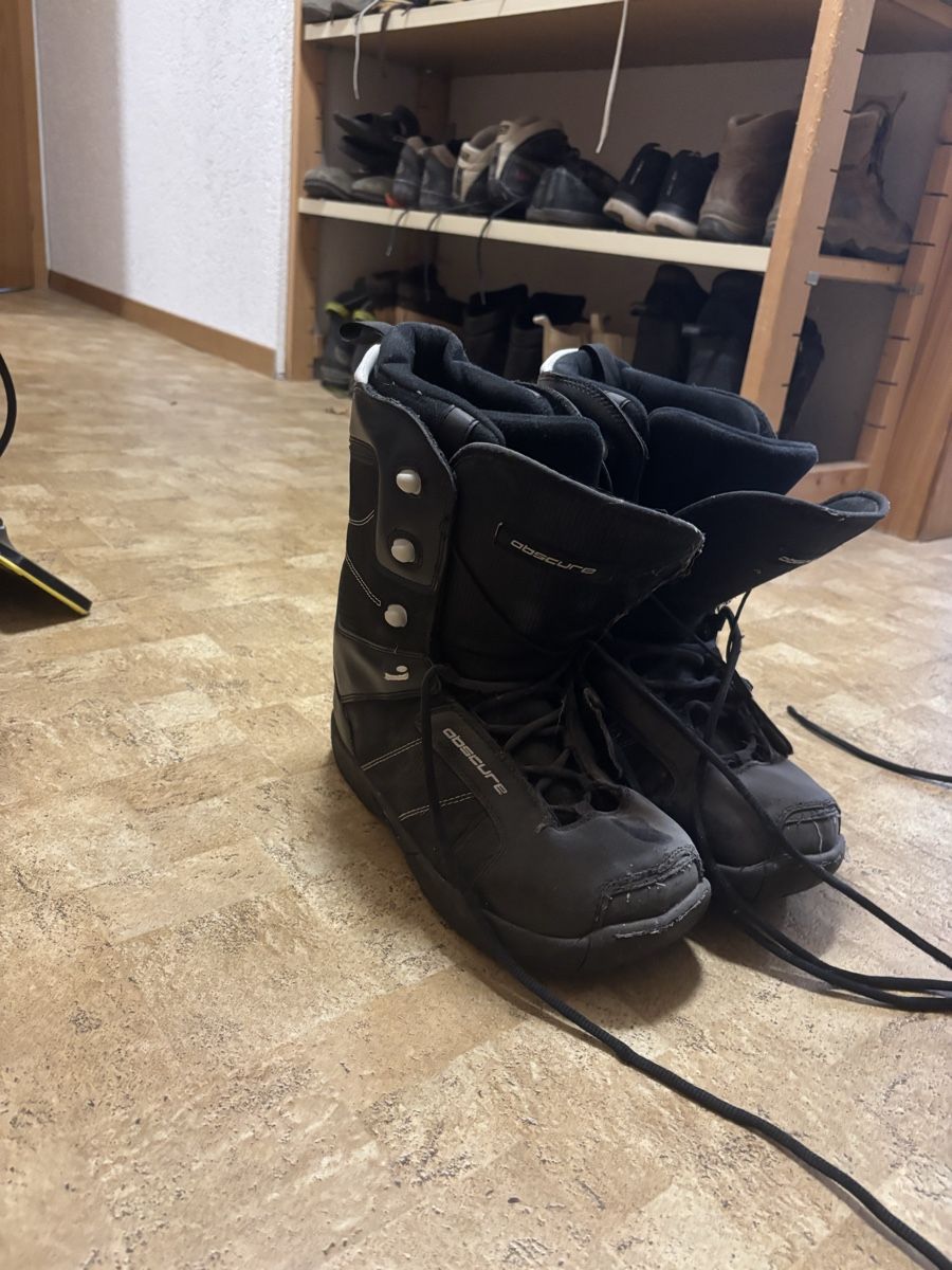 Scarpe da uomo: Snowboardschuhe grösse 43 – Usato da Wünnewil venduto da Lyman444