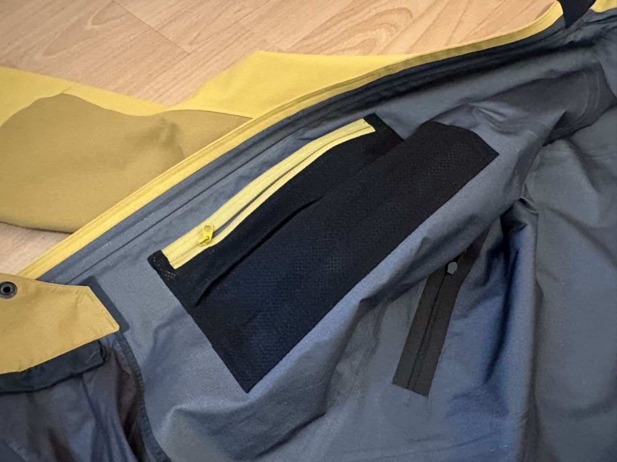 Arcteryx Giacche: Arcteryx Regenjacke gelb – Usato da Chur venduto da Sim7000 8