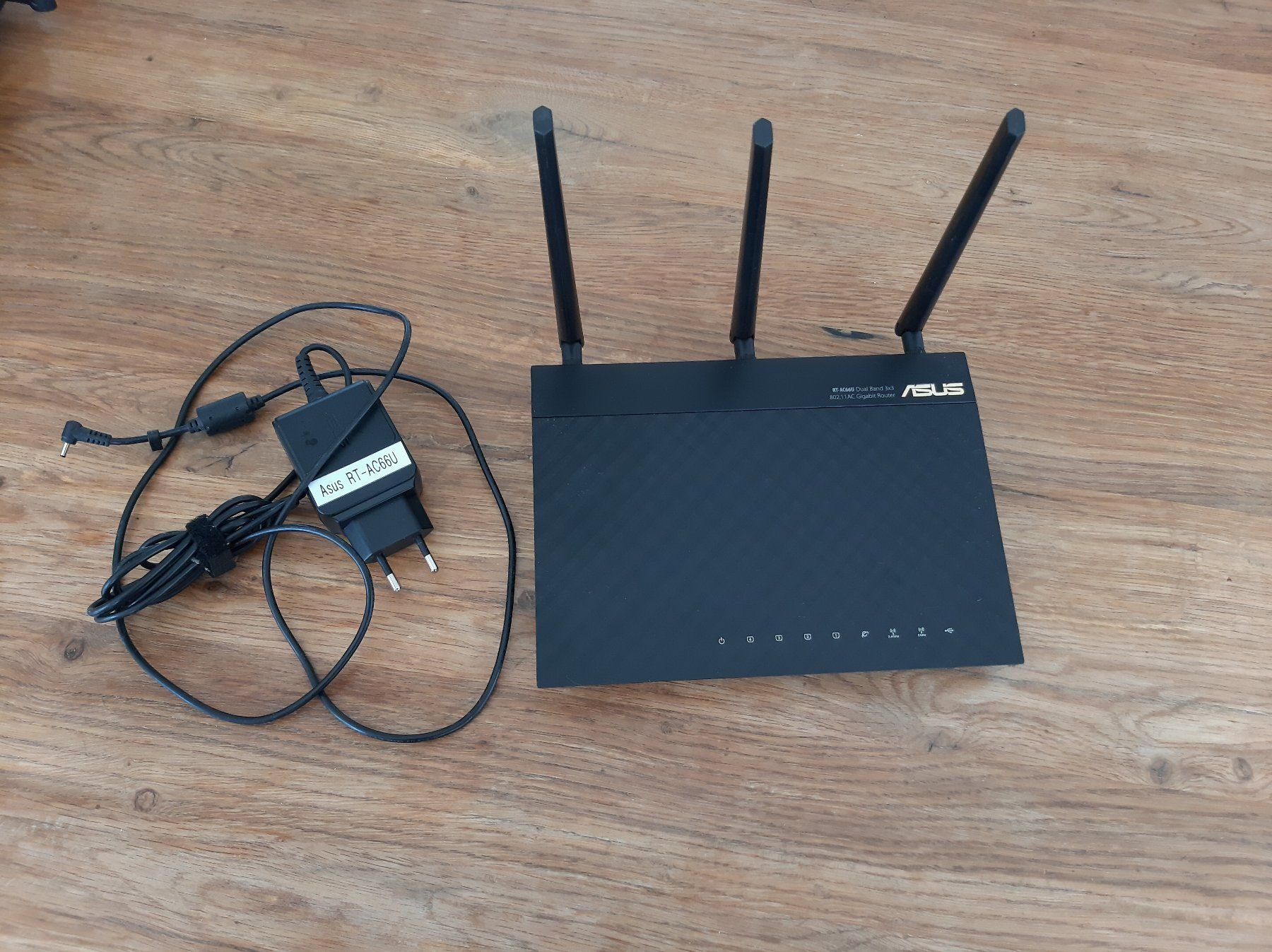 Asus Modem & Router: Asus RT-AC66u, WiFi Router – Usato da Wolfhausen venduto da Dragons01