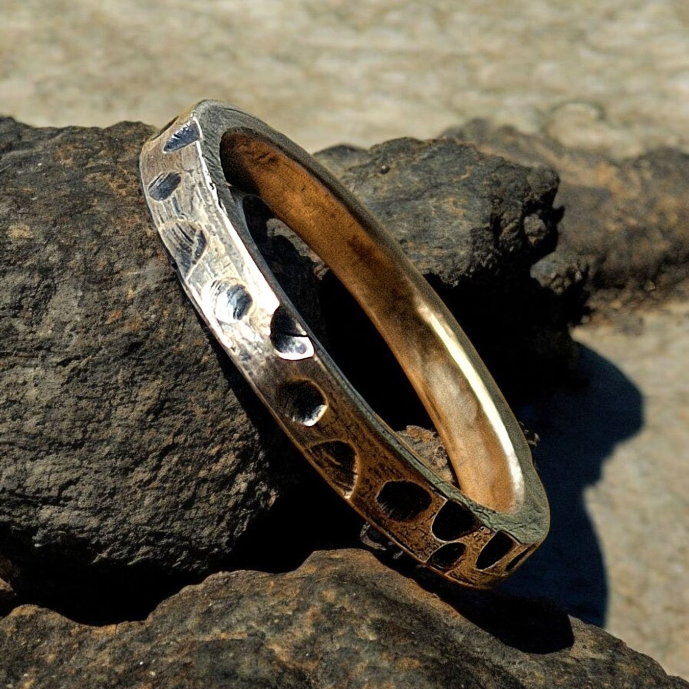 Anelli: Verpielter Männer-Ring, Bronze, Ringgrösse 75 – Nuovo e nell'imballaggio originale da Aarau venduto da Schmuckhoehle_MD 1